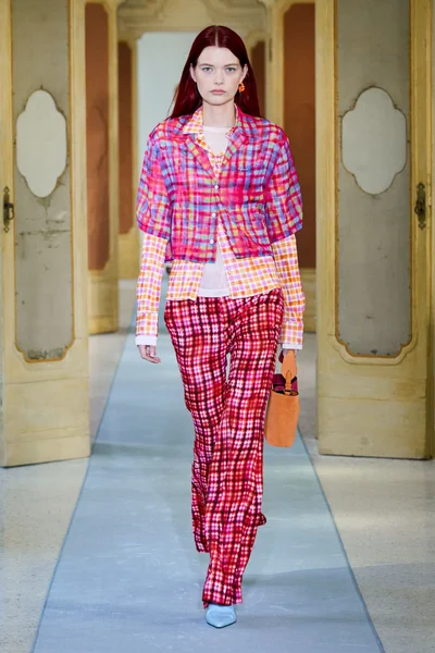 Look 28